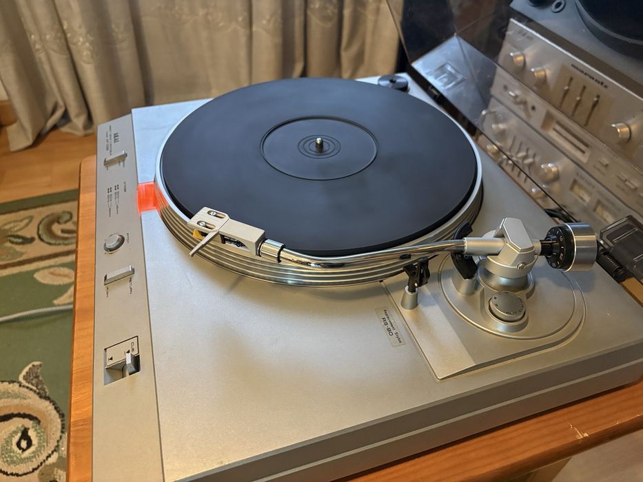 Gira discos Akai AP-D33