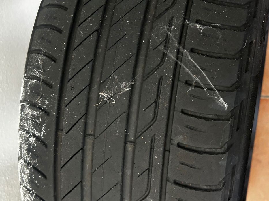 Vendo 2 pneus de carro
