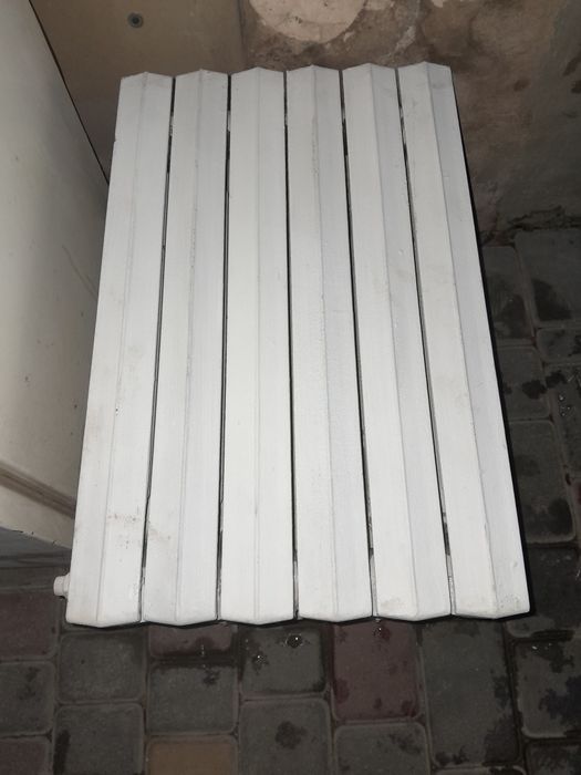 Продам чугуніе радияторі Чехія 2 по 6 1 по 7 19 секцій по 400 г за сек