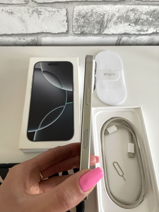 Sprzedam iPhone 16 Pro 256GB White Titanium