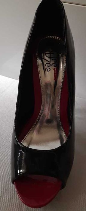 lakierowane czarne szpilki czerwony obcas rozm. 38
