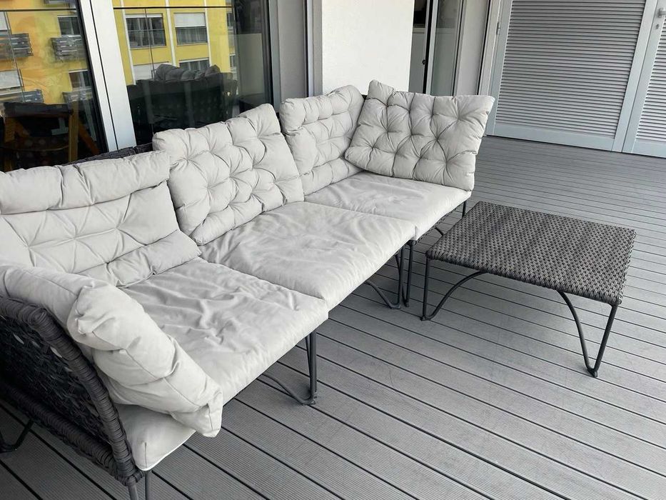 Sofá modular 3lug, exterior, cinz esc/Kuddarna bege-cinzento claro, 210x73 cm - IKEIA JUTHOLMEN