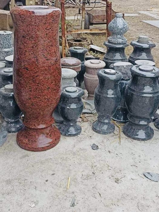 Лампадки, вази, балясини з граніту