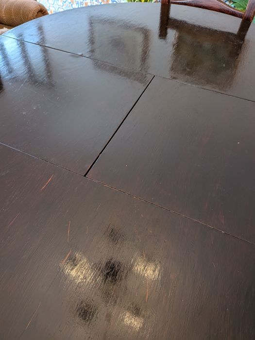 Mesa de pinho com 4 cadeiras