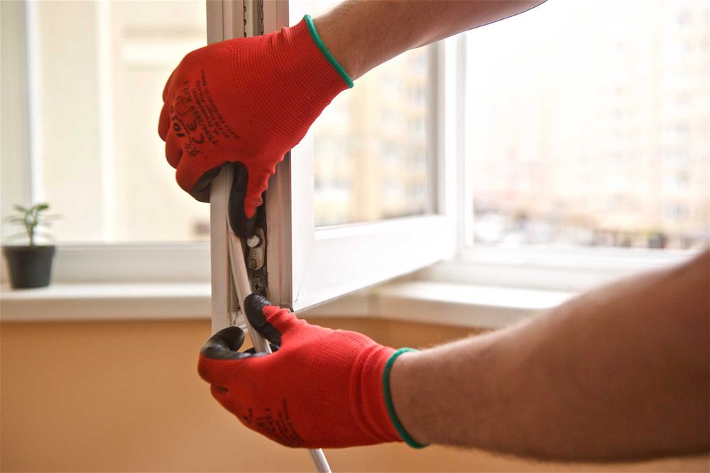 Ремонт вікон. Регулювання вікон (регулировка и ремонт окон/дверей).