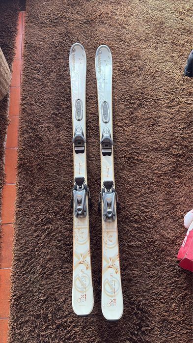 skys de neve e botas de sky