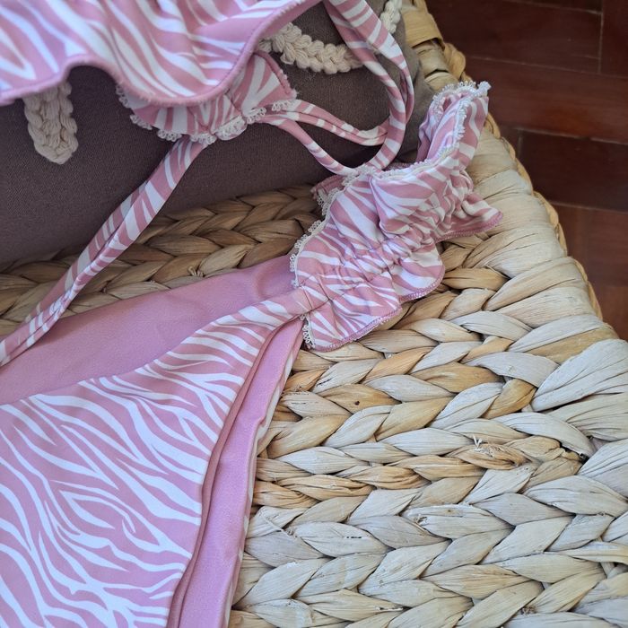 Bikinis L como novos padrões print animal e flores rosa