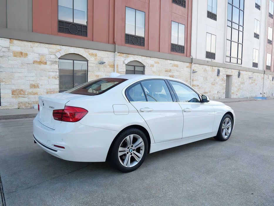 BMW 330i      2017