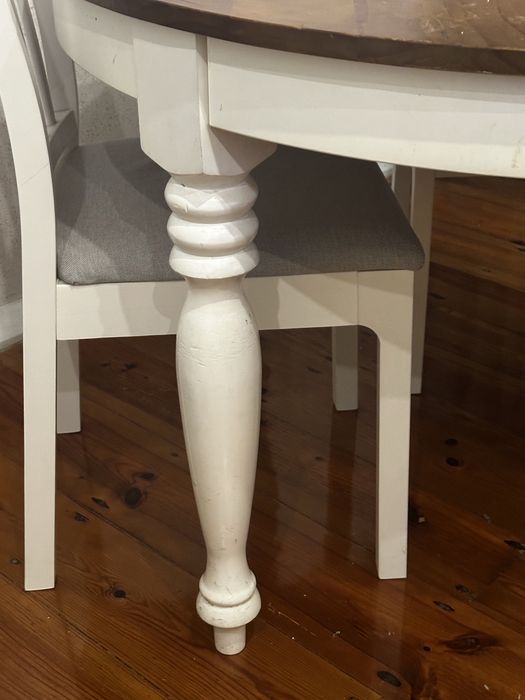 Mesa redonda em madeira maciça extensivel