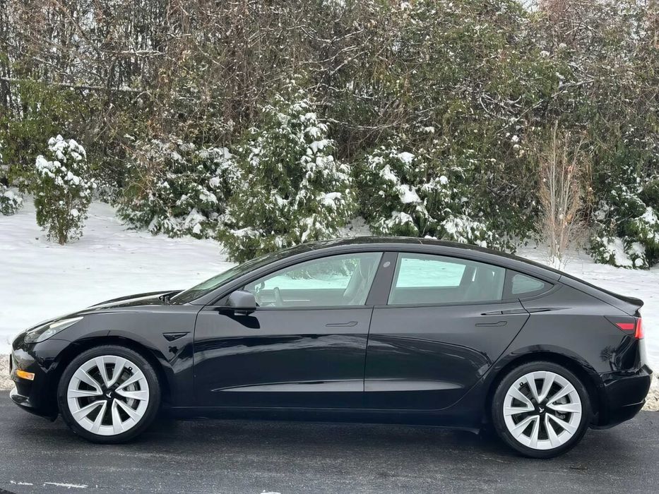 Tesla Model 3 Long Range      2022