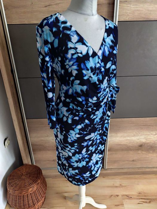 Niebiesko czarna sukienka w kwiaty r.40