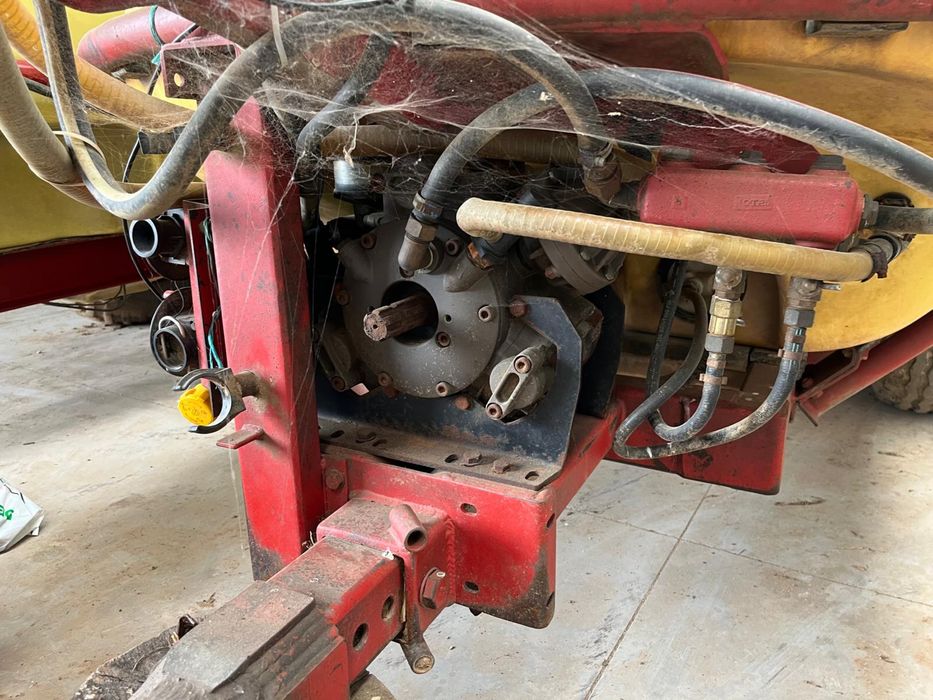 Pulverizador Hardi 2000 L