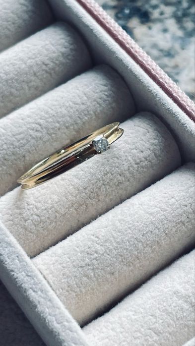 Anel de ouro 18k com 1 diamante