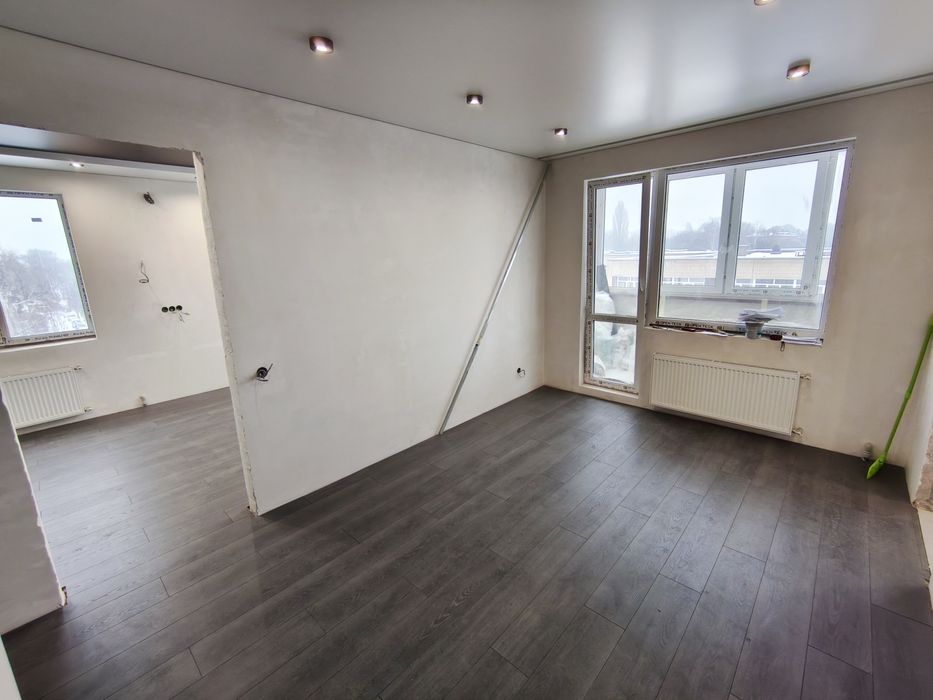 Простора 2 кімнатна квартира з ремонтом район Д