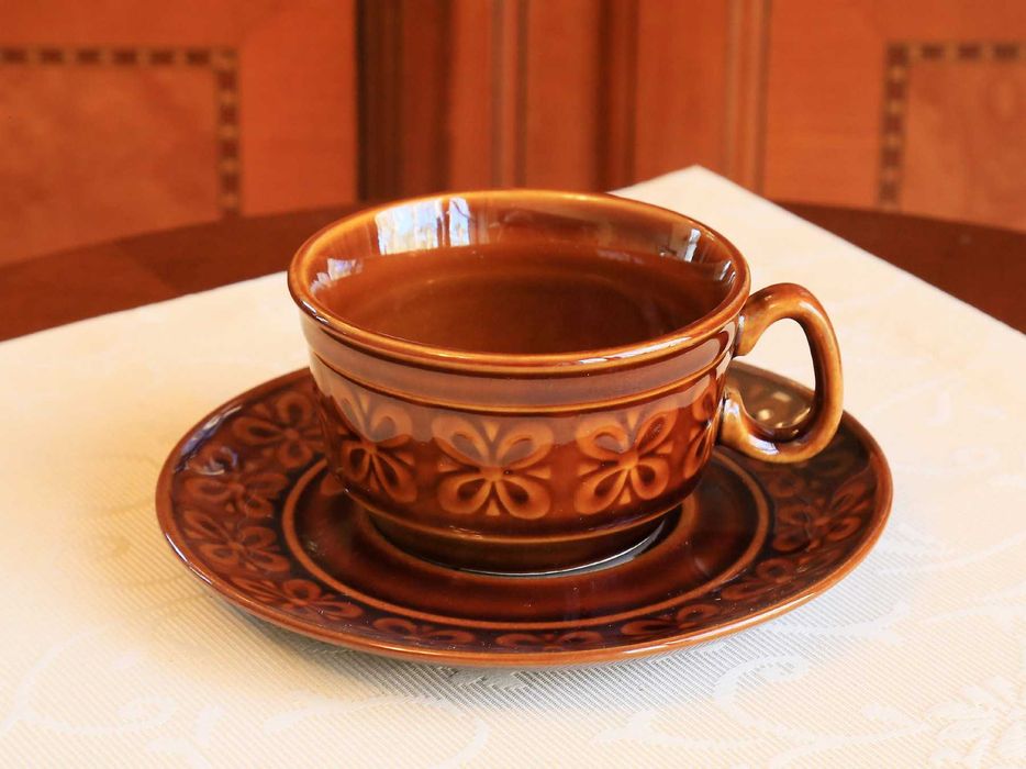Pruszkowski porcelit „Kokardki” – serwis w stylu PRL