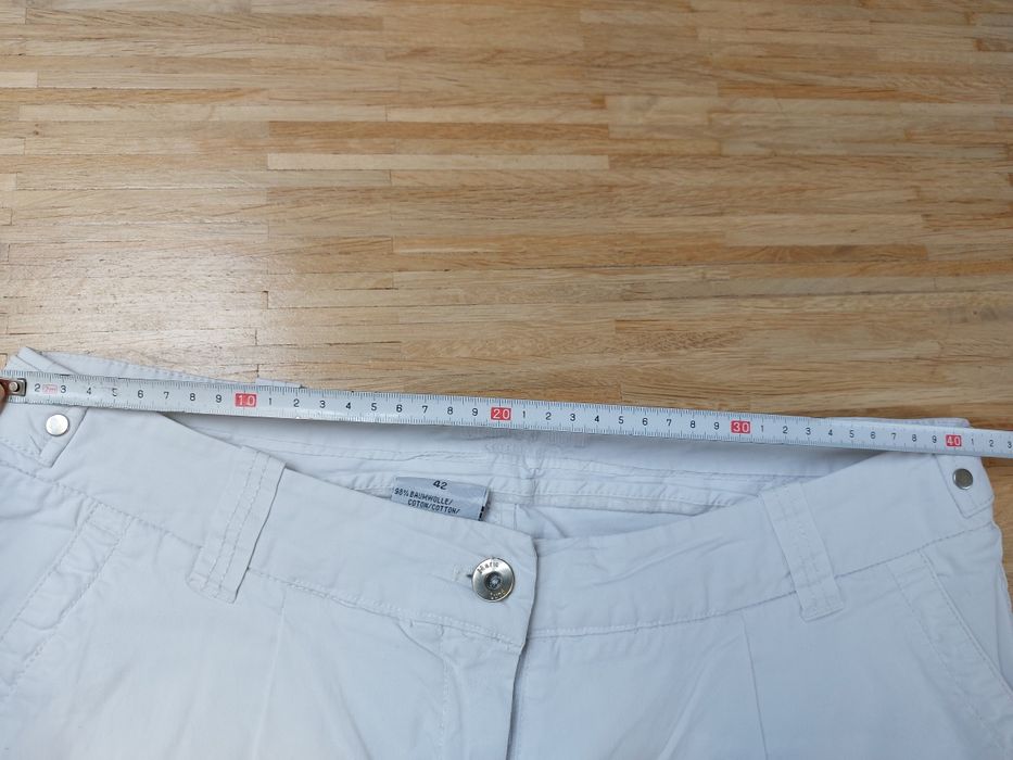 Lekkie białe spodnie rozm. 42