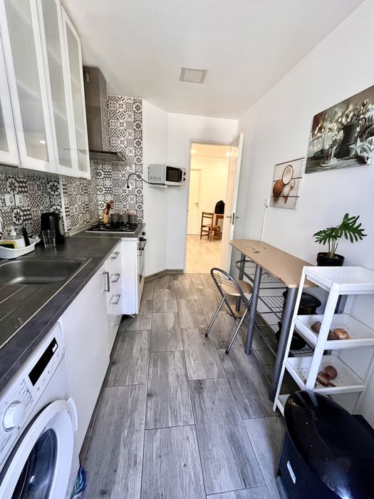 QUARTO -  Reboleira para arrendar