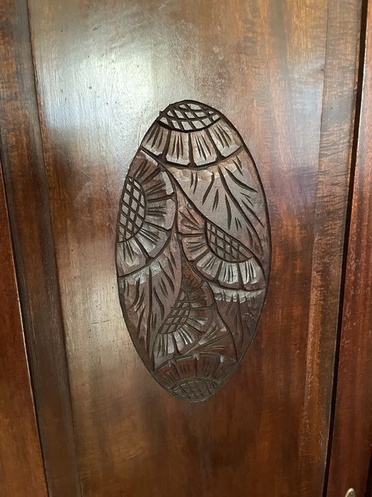 Móvel roupeiro de madeira pequeno antigo vintage