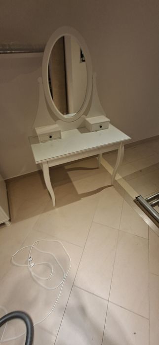 Toaletka Ikea z lustrem