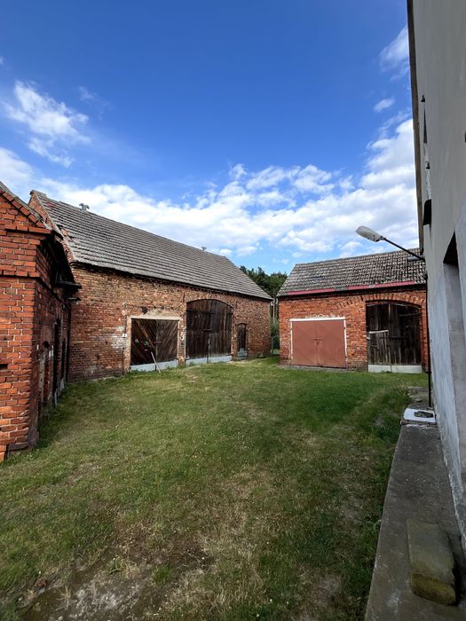 Dom Orzeszków + budynki gospodarcze - pod samym lasem