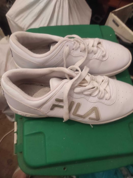 Tenis numero 40 da fila