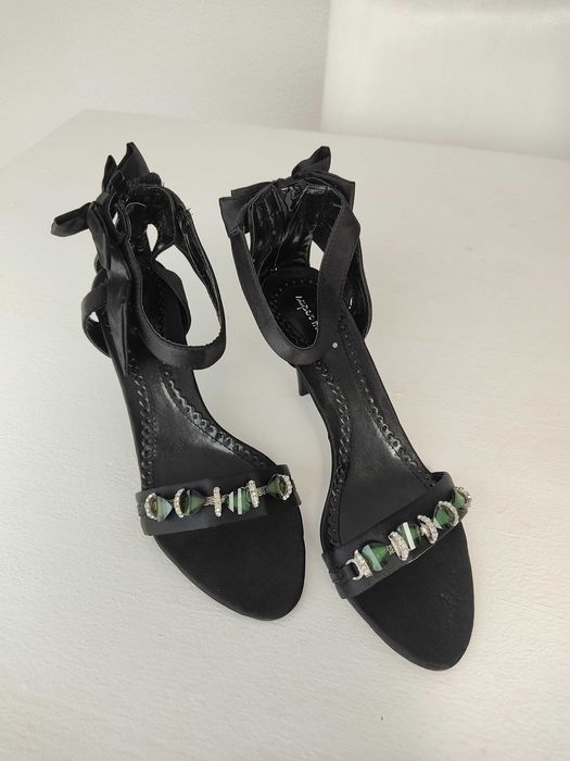 Sandália Preta com aplicações em pedra nº41