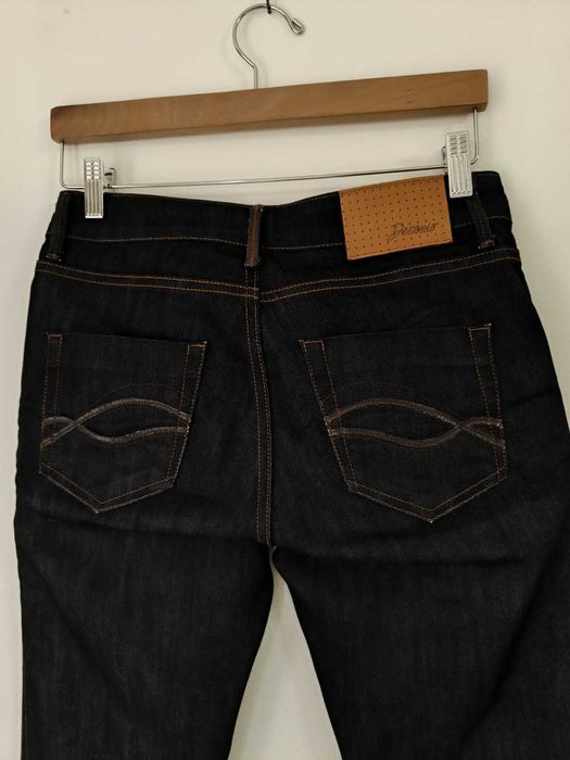 Calça de ganga azul escuro da marca DECENIO