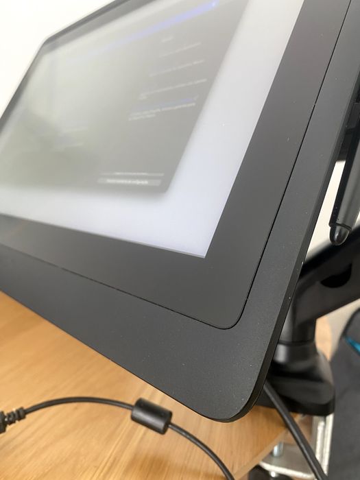 Wacom Cintiq 16 DTK-1660 + Wacom Pro Pen 2 + braço articulado