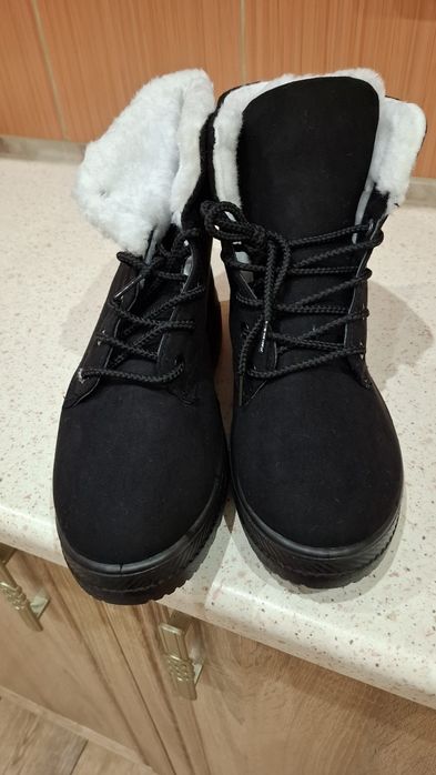 Nowe buty damskie zimowe.