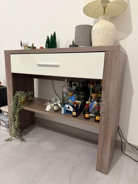 Aparador em estado novo, um mês de uso