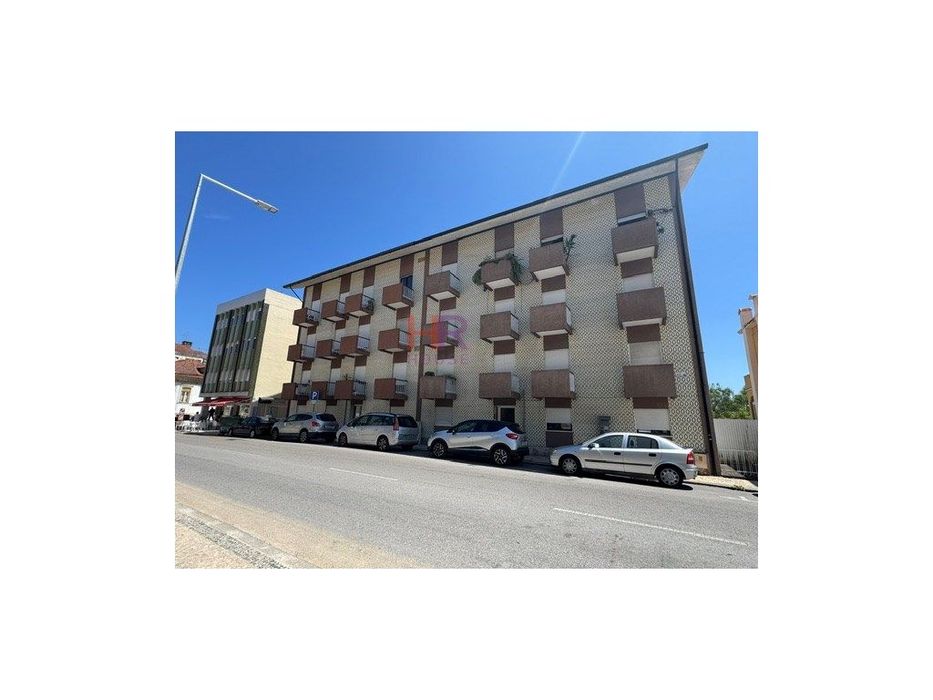 Furnished 3-bedroom + 1 apartment with terrace for rent.