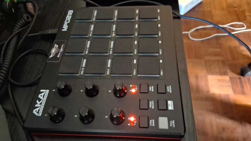 Vendo Pioneer DDJ-200 e AKAI professional MPD218