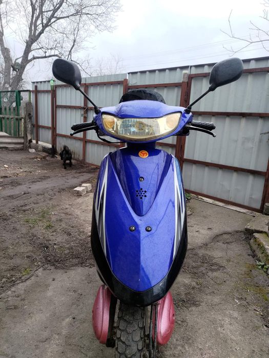 Продам скутер, 2014 рок, оригінальний пробіг, резина в гарному стані.