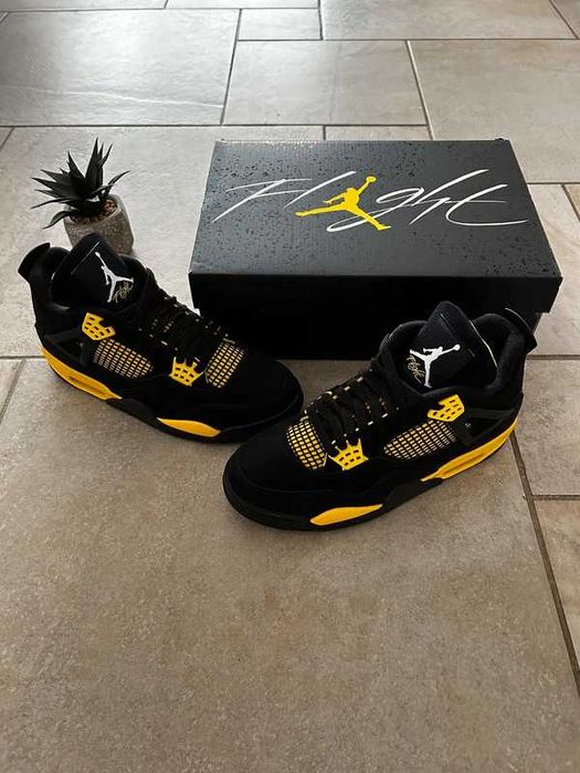 Jordan 4 Retro Thunder Rozmiar 44