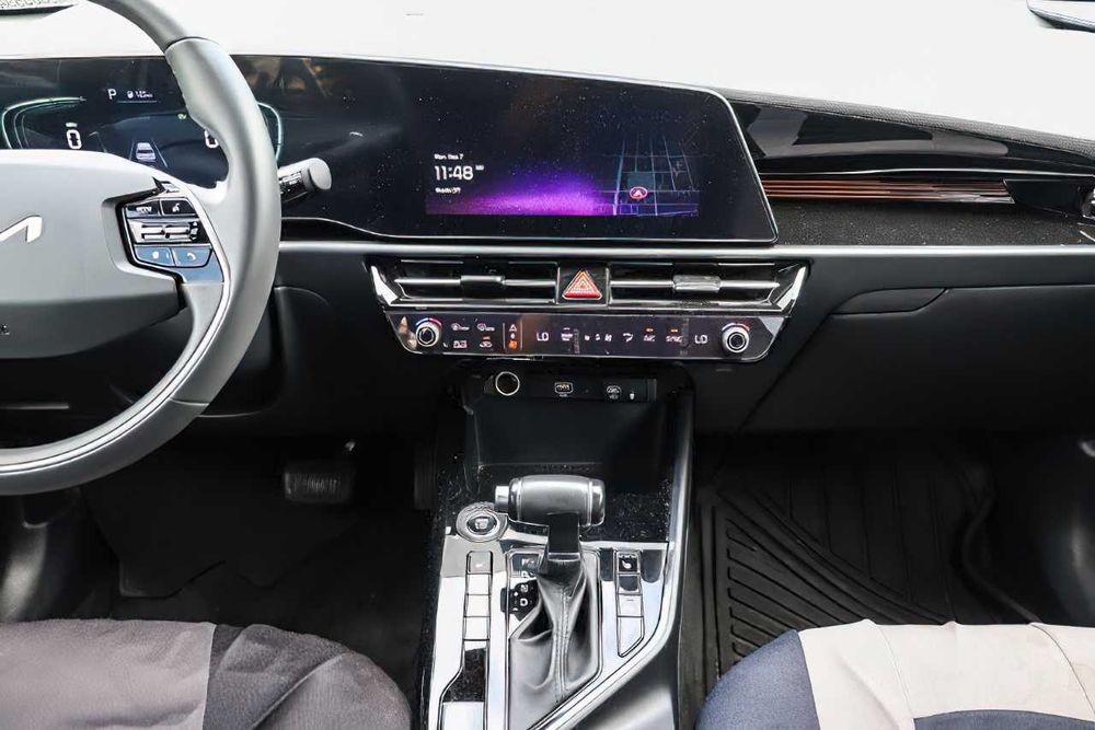 Kia Niro EX Hybrid      2023