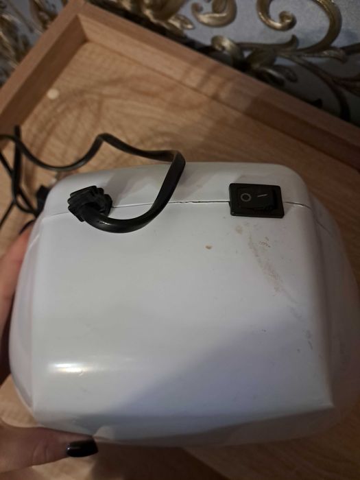 Продам лед лампу для манікюра