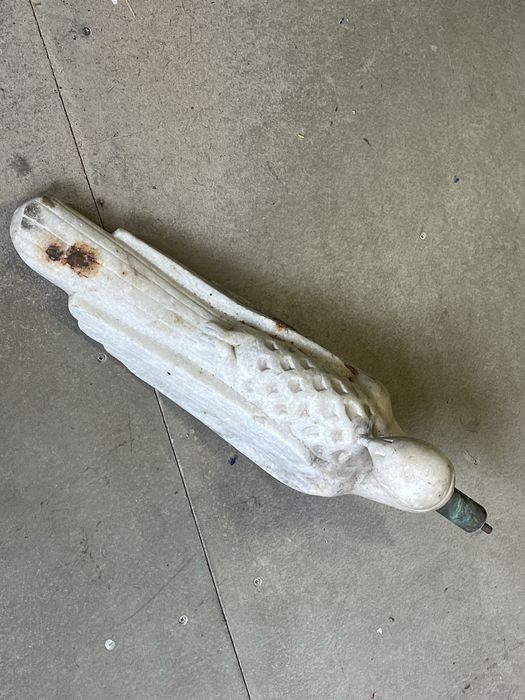 Escultura em marmore / Lanterna