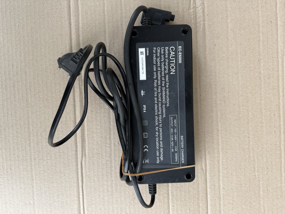 Зарядний пристрій Shimano EC -E6000 4 ампер