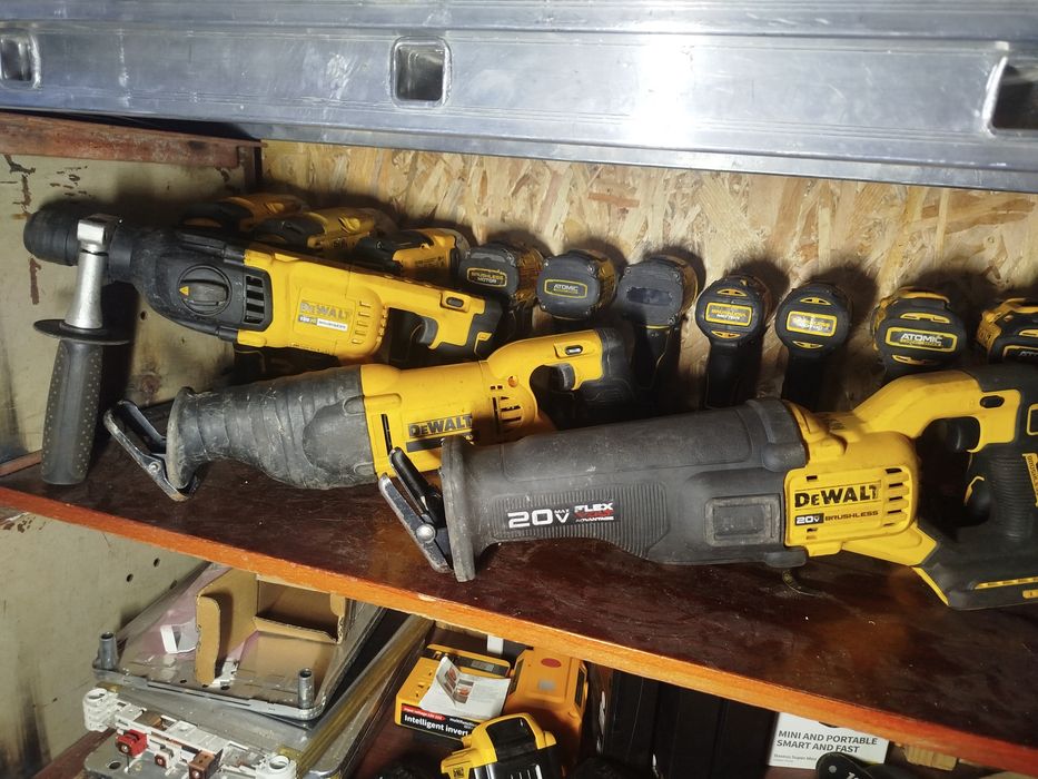 Dewalt інструмент