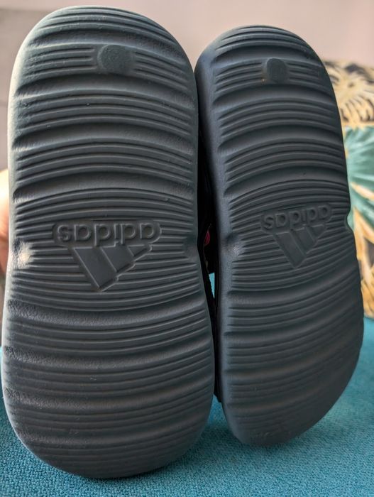 Piankowe sandały firmy Adidas rozm. 27