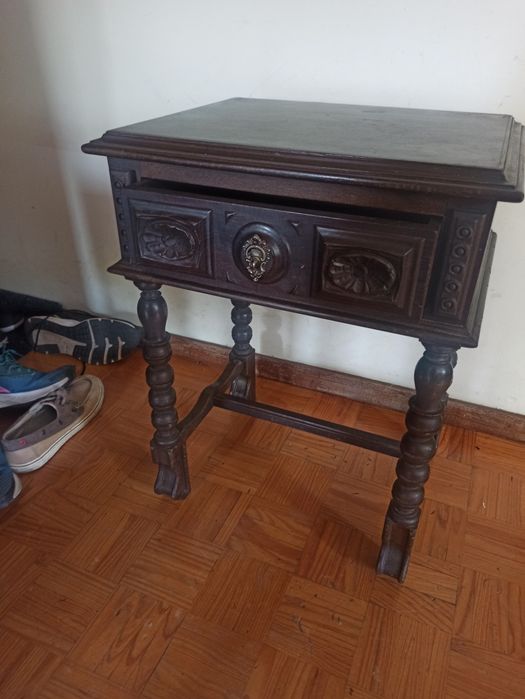 Mesas de cabeceira de madeira