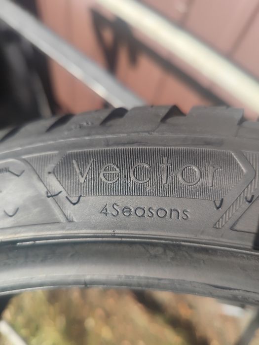 Opony wielozesonowe Goodyear Vector 225/40/18 92Y Dot 3424