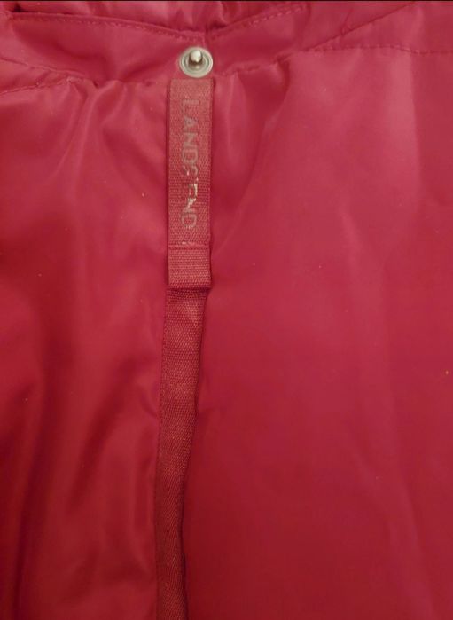 Ciepły, puchowy, bordowy plaszcz