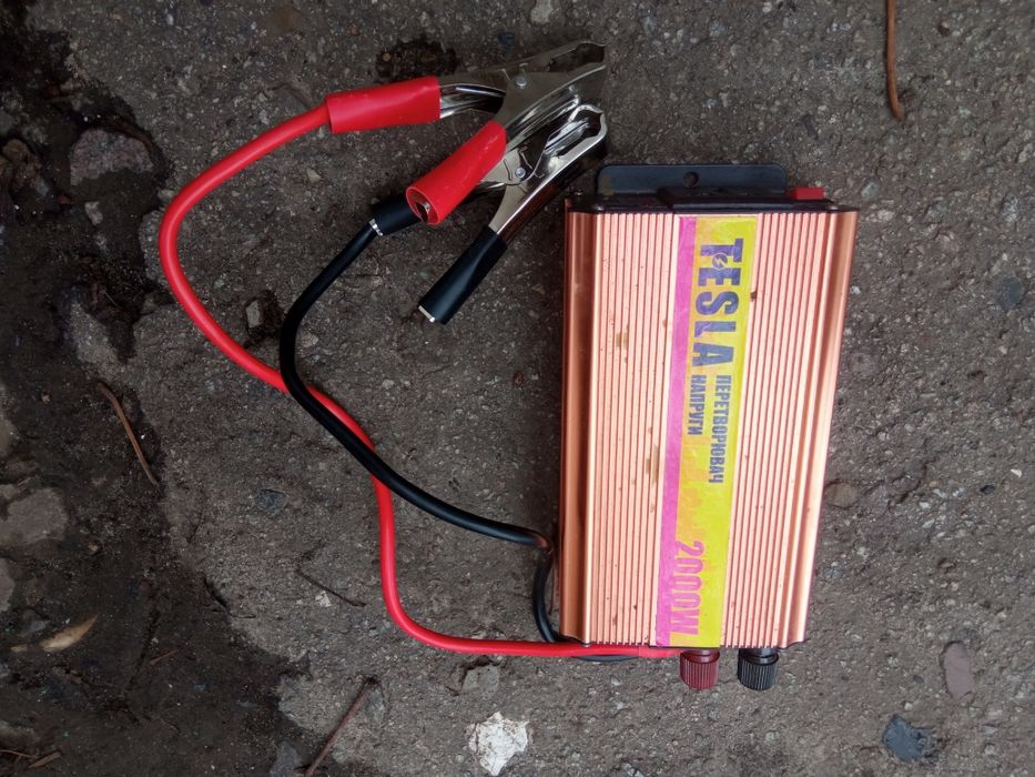 Инвертор 12-220В, 2000Вт(700 номинальных))Вт