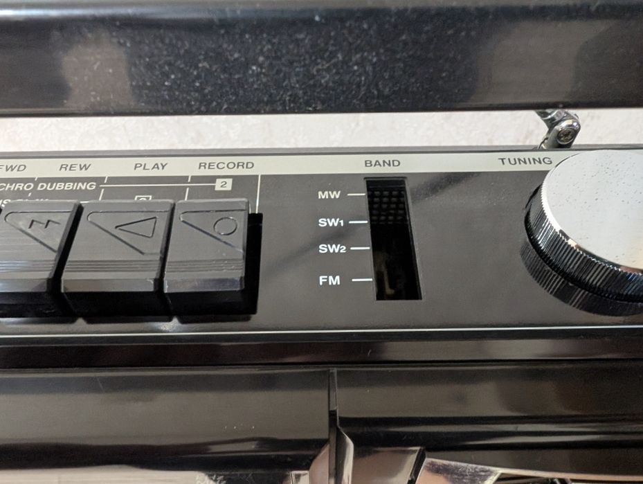 Продам кассетный магнитофон фирмы SANYO модель MW 1500K