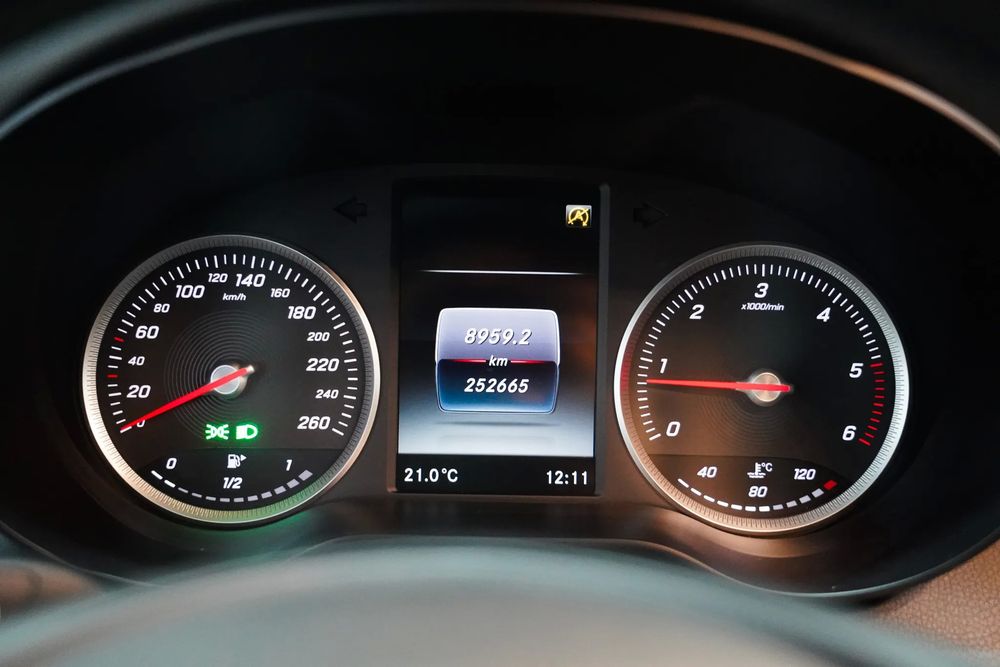 Mercedes-Benz C 220 — fotografia 9