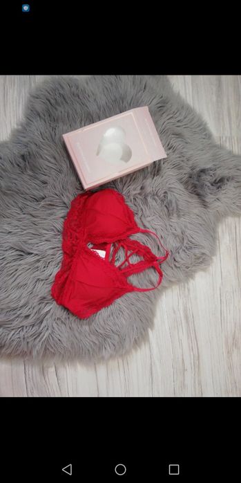 Piękny czerwony biustonosz