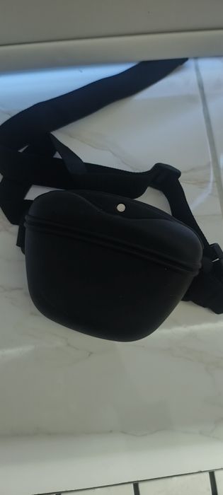 силіконова поясна сумка-контейнер для ласощів для собак.