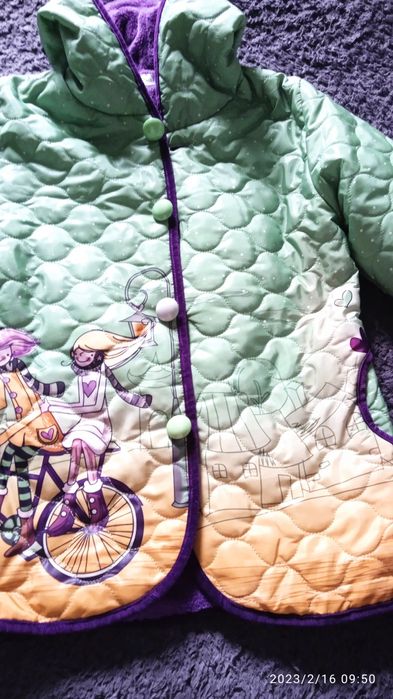 Продам куртку весна осінь.