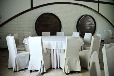 Столи та стільці